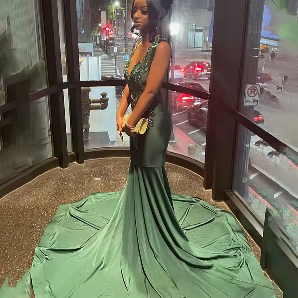 Luxury Green Rhinestones Prom Dress For Black Girl Beaded Crystal Mermaid Evening Party Dress Formal Sleeveless robe chic soirée